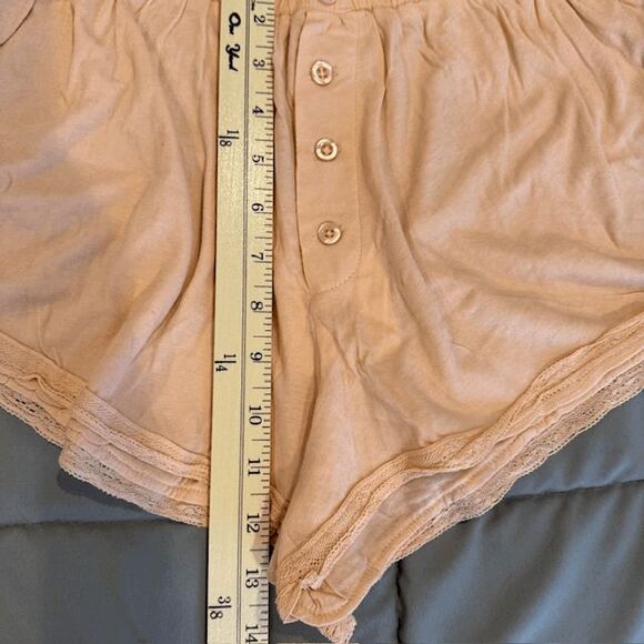 NEW! The Great. Lace Tap Shorts Rose Dust Lounge Shorts Size Small - Picture 9 of 10